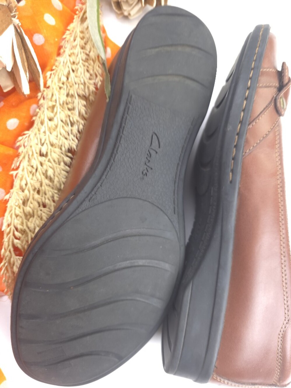 Clarks Women's Tan Leather Slip-On Flats 9.5m - Picture 6 of 8